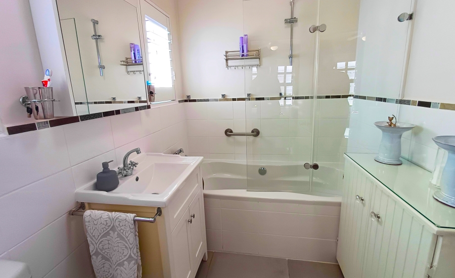 2 Bedroom Property for Sale in Palmiet Western Cape